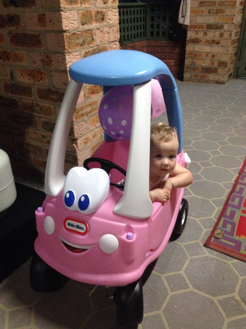 Charlotte-1jaar-pinkcar