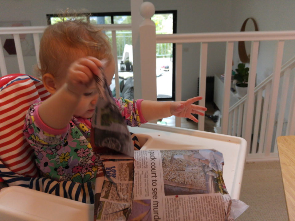 Krantenpapier + pakje = dubbele pret!!!