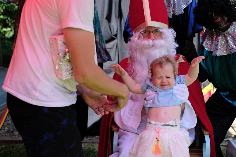 Toch zeker niet genoeg om op zijn schoot te zitten!!!